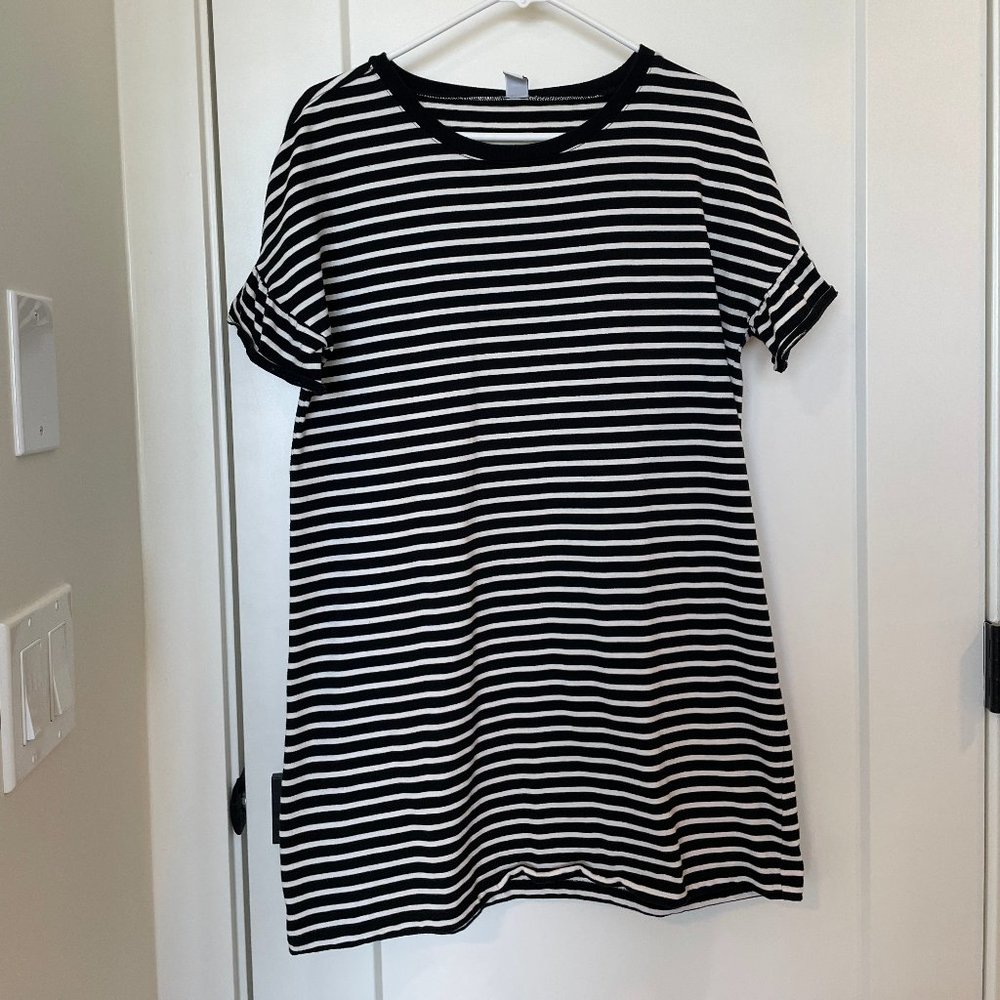 Old Navy Striped T-Shirt Dress with Ruffle Sleeves | size M petite - Picture 1 of 3